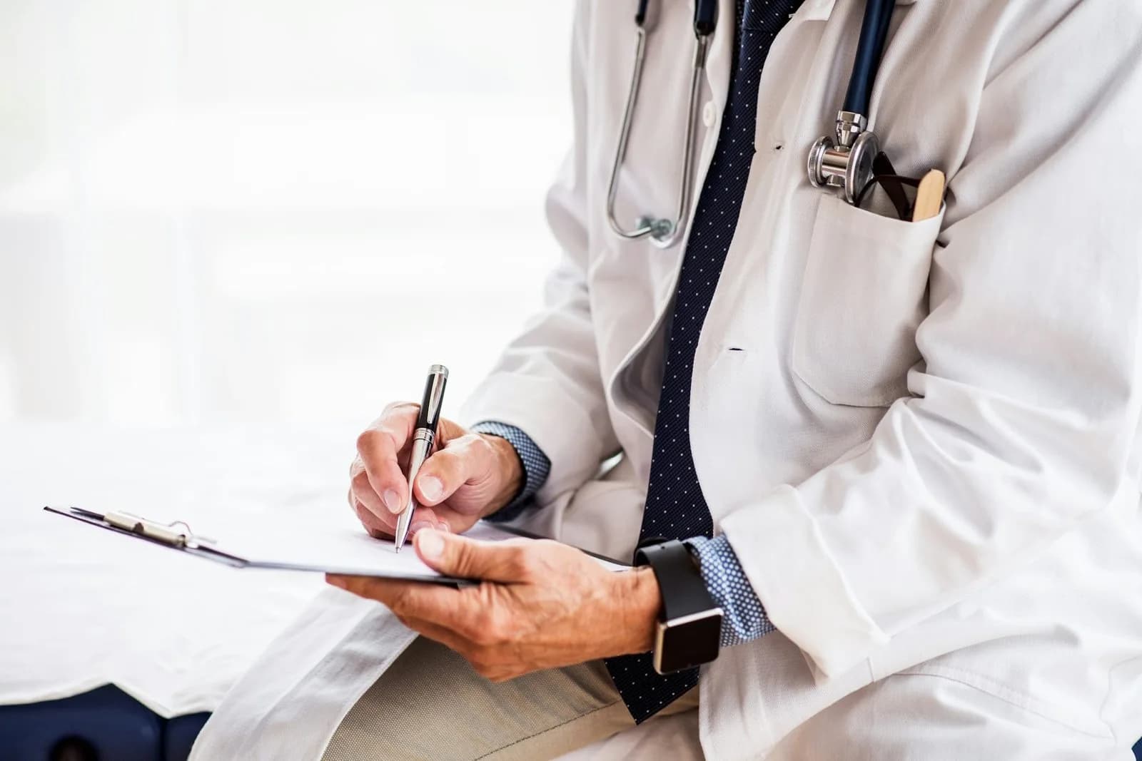 5 Dangerous Myths About Emergency Antibiotics (And the Safe Way to Prepare)